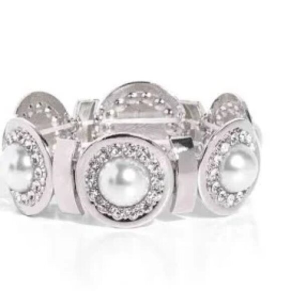 Elegant Pearl & Rhinestone Stretch Bracelet – Silver Tone Statement Jewelry - Picture 3 of 3